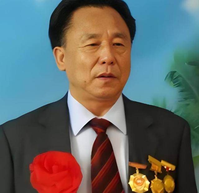 翻牌睡觉生下11个私生子75岁还在开枝散叶j9九游会真人游戏第一在逃富豪10位情妇(图4)