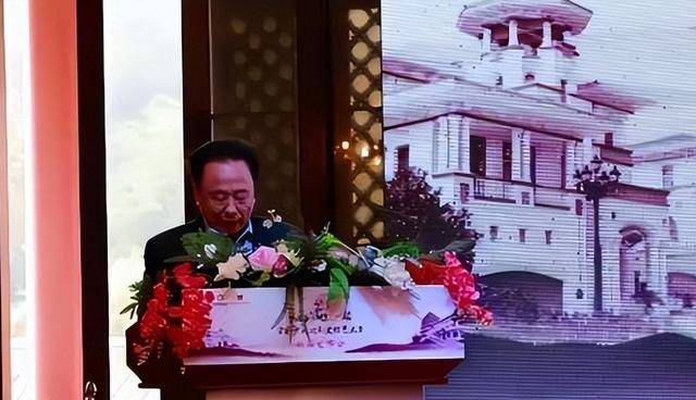 翻牌睡觉生下11个私生子75岁还在开枝散叶j9九游会真人游戏第一在逃富豪10位情妇(图9)
