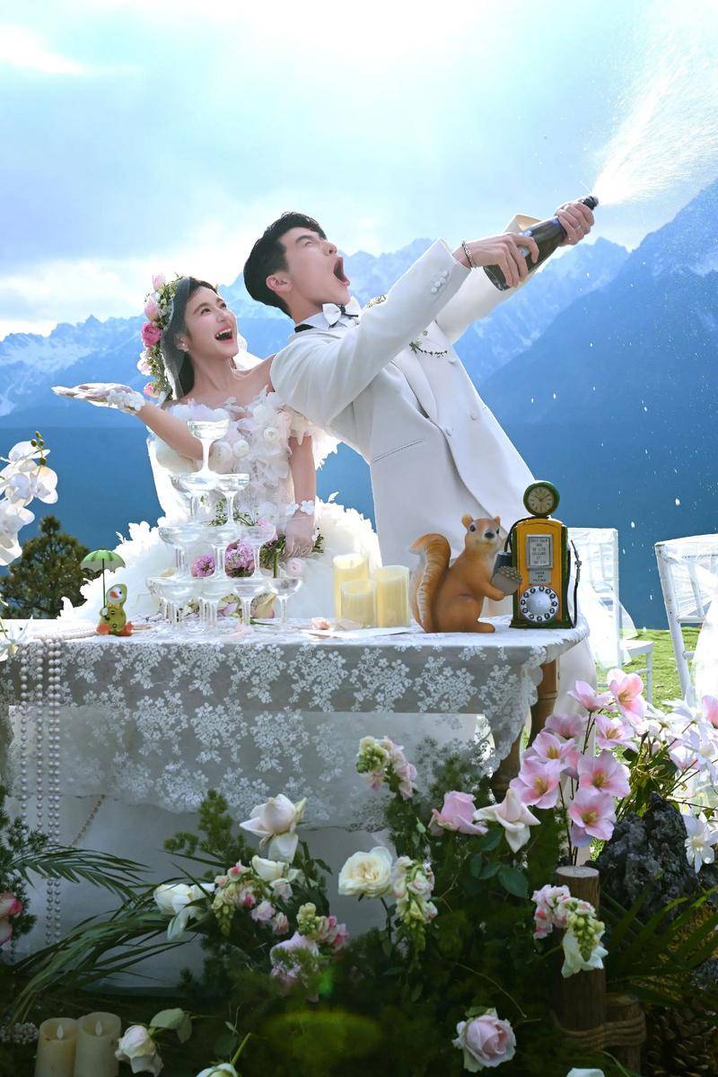 岸以雪山秘境为幕 书写全球旅拍新范式j9九游真人游戏第一平台丽江云端彼(图2)